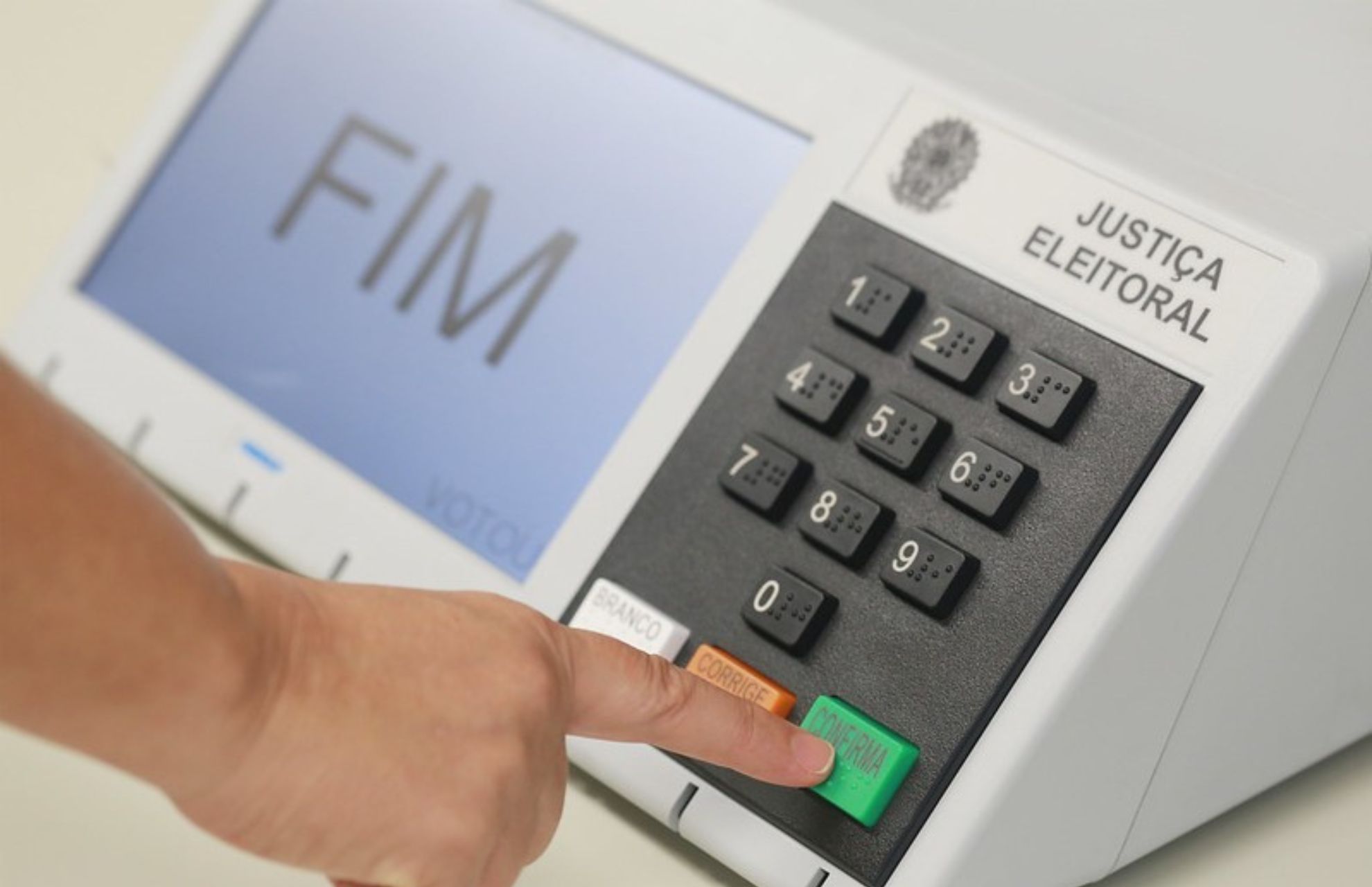 MP Eleitoral requer aplicação de multa de até R$ 100 mil para partidos e coligações que violarem lei que proíbe a soltura de fogos de artifício